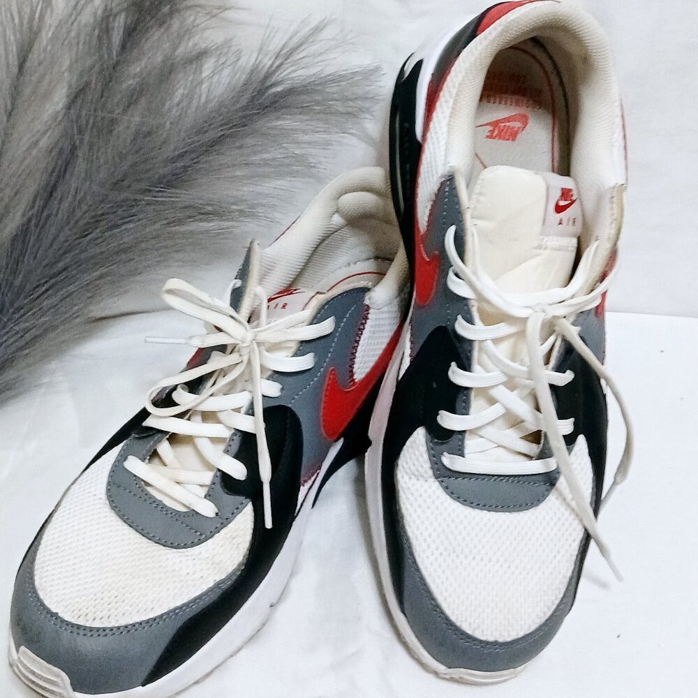 Men's Nike Air Walking Shoes - Size 11.5
